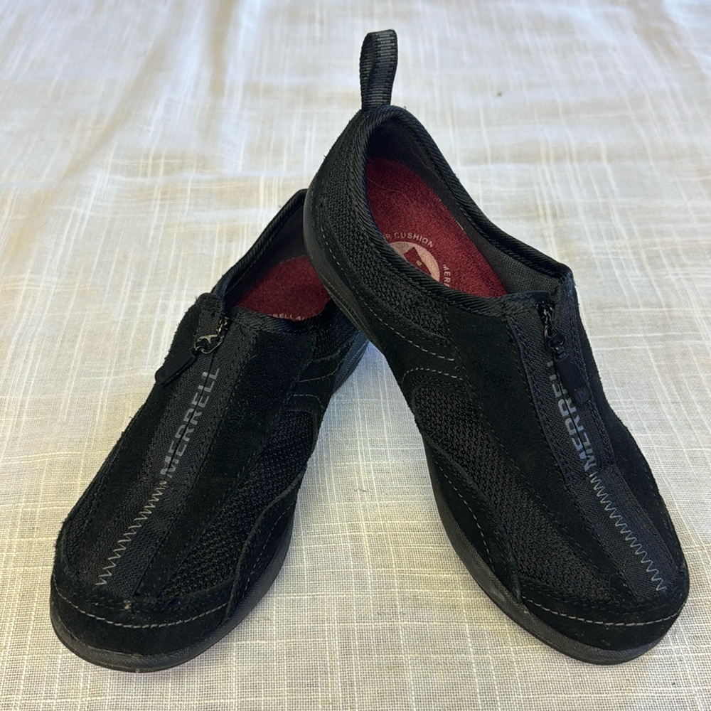 Merrell black front zip sz 5 shoes